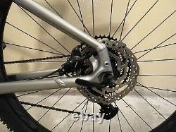 Vélo de montagne Specialized Rockhopper Expert cadre moyen 29 pouces modèle 2021
