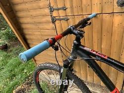 Vélo de montagne Voodoo Aizan 29 1 x 10 avec dérailleur et tige de selle téléscopique améliorés