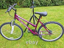 Vélo de montagne pour dames, 18 vitesses, roue de 27,5 pouces, violet, modèle Freespirit Tread Plus, emballé.